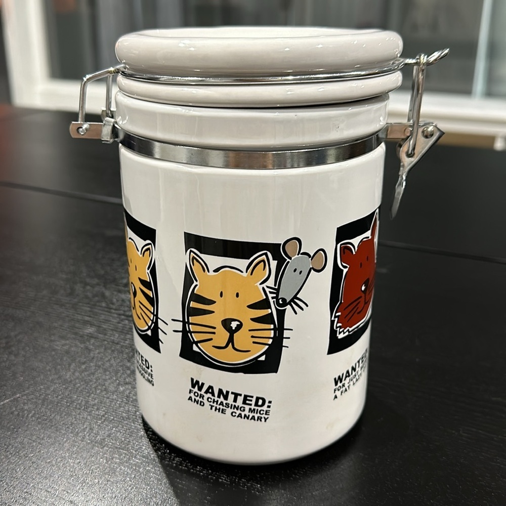 Mug Shots Cat Riviera Van Beers Signature Stoneware Treat Jar - Picture 3 of 8